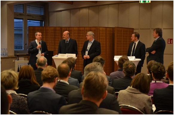 Volker Schmidt, geschäftsführender Gesellschafter der AlphaNet GmbH, Peter Batt, Arnold Nipper, CTO/COO der DE-CIX Management GmbH, Patrick Quellmalz und Prof. Dr. Norbert Pohlmann (von links).