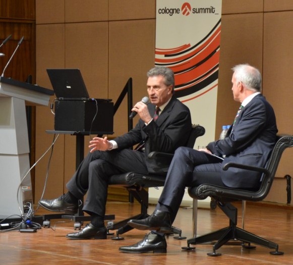 EU-Kommissar Günther Oettinger und Andreas Stopp, Leiter der Medienredaktion beim Deutschlandfunk (von links)